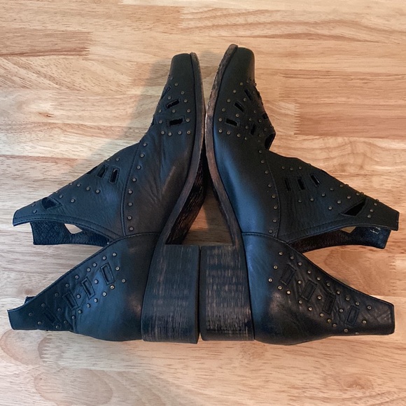 Sbicca Leather Studded Laser cutouts Heeled Booties Vintage Collection - Picture 5 of 9